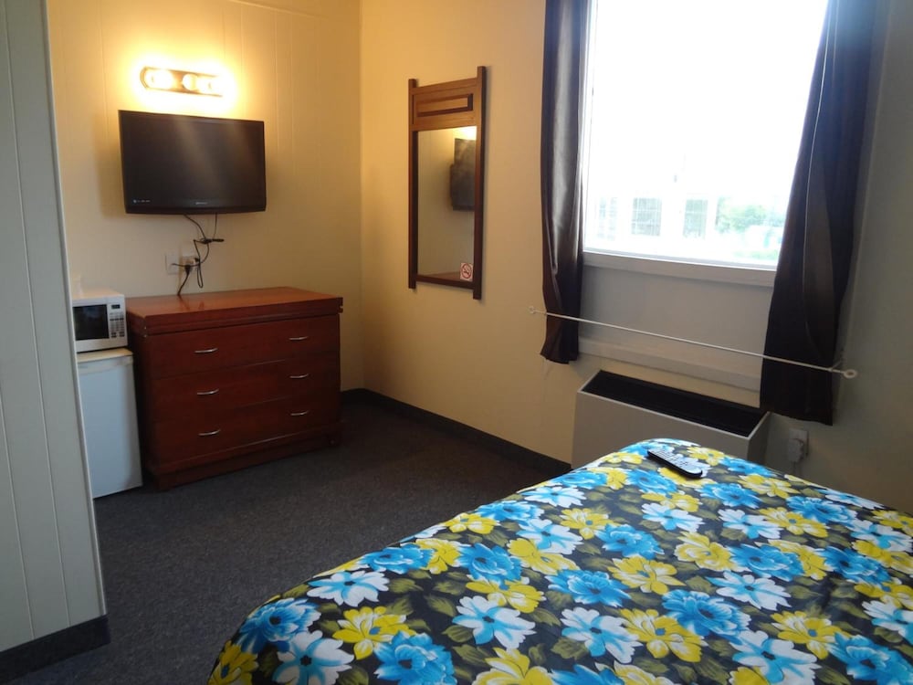 Empress Inn And Suites By the Falls 42/61
