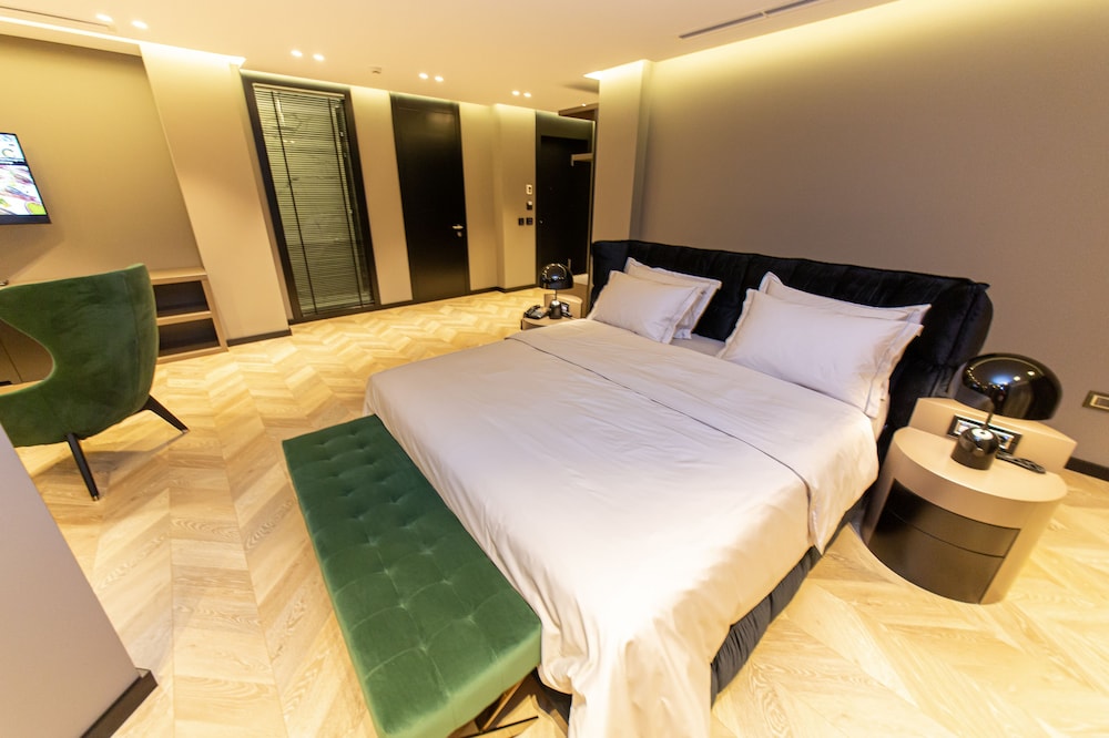 Unik Hotel 6/50