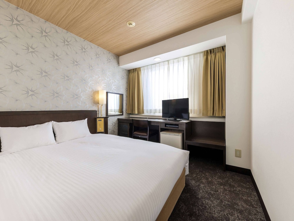ROOM, SINGLE