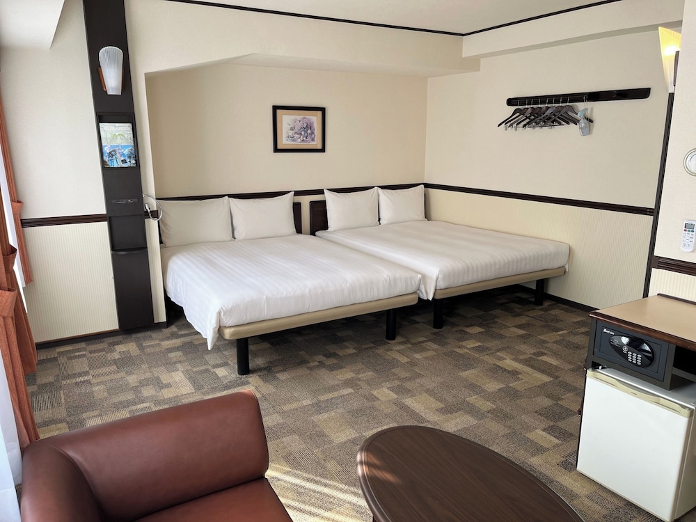 DELUXE, TWIN BEDS