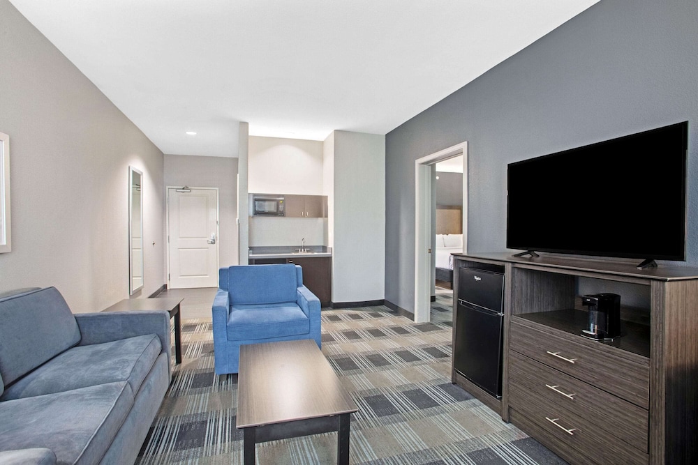 La Quinta Inn Suites By Wyndham Victoria South 39/55