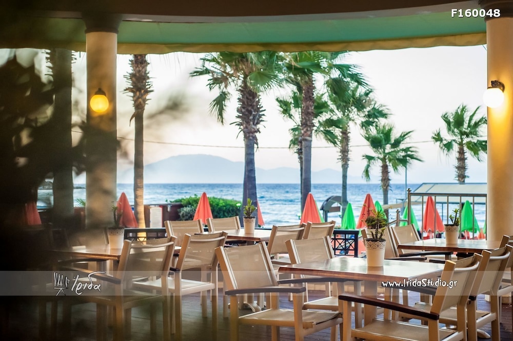 Phoenix Beach Hotel 59/72