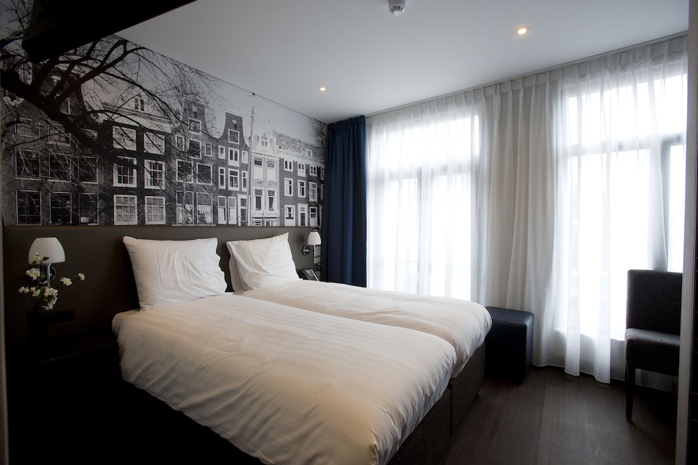 SUPERIOR, DOUBLE OR TWIN BED
