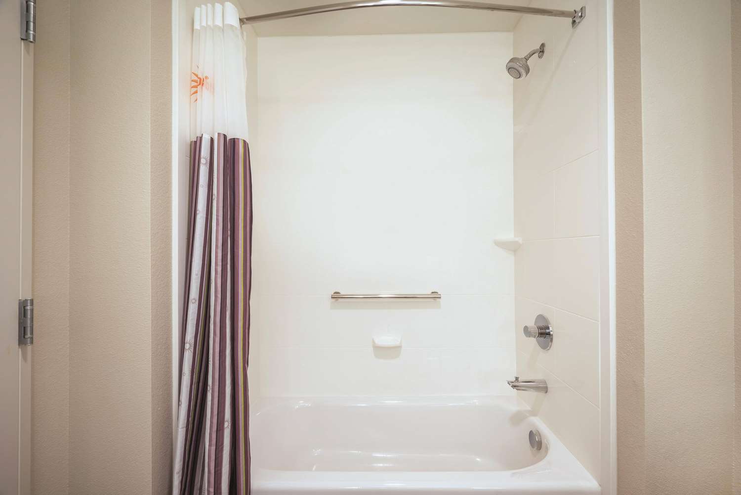 Howard Johnson by Wyndham Sacramento Downtown 58/58