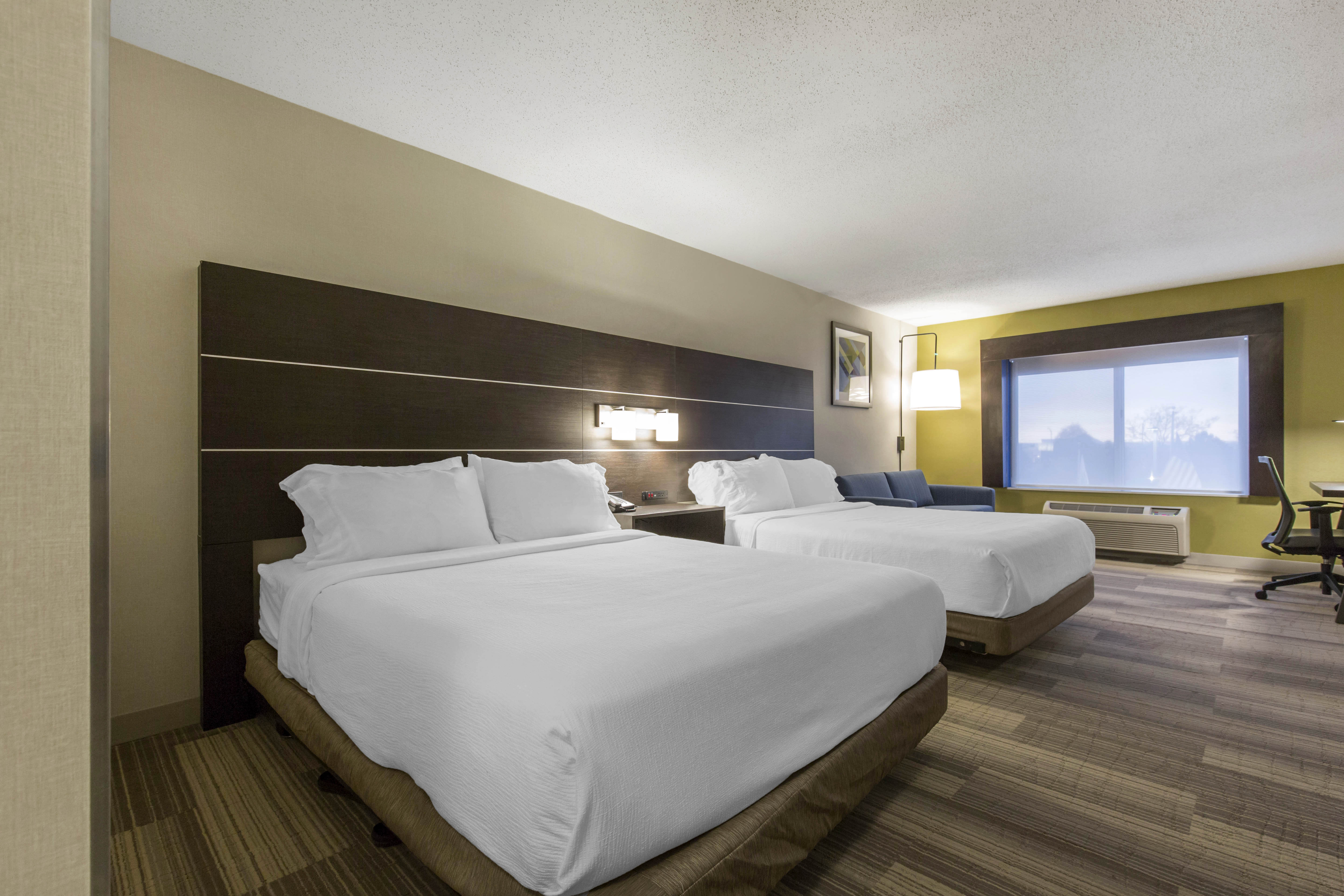 Holiday Inn Express and Suites Chicago West St Charles an IHG Hotel 17/72