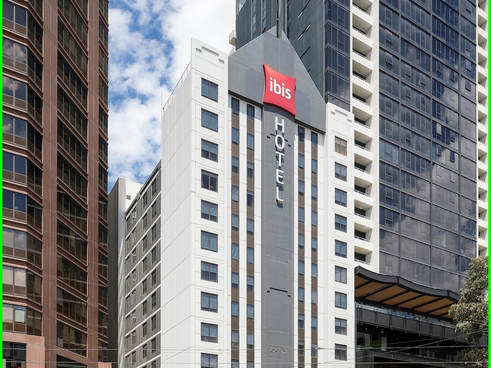 ibis Melbourne Hotel and Apartments 65/70