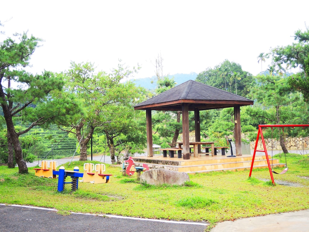 The Deer Resort 58/67