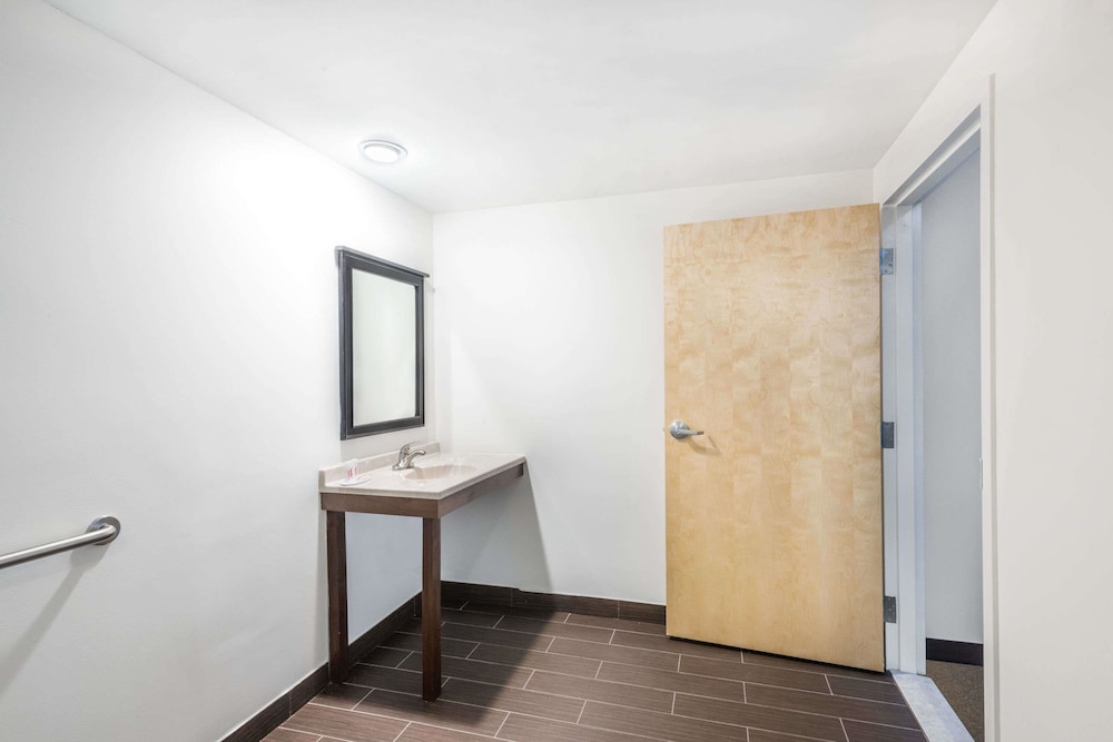 Howard Johnson by Wyndham Quincy/Boston 16/16