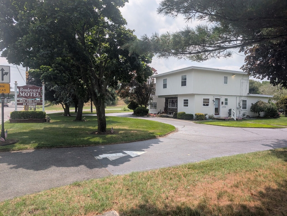 Boulevard Motel 60/63