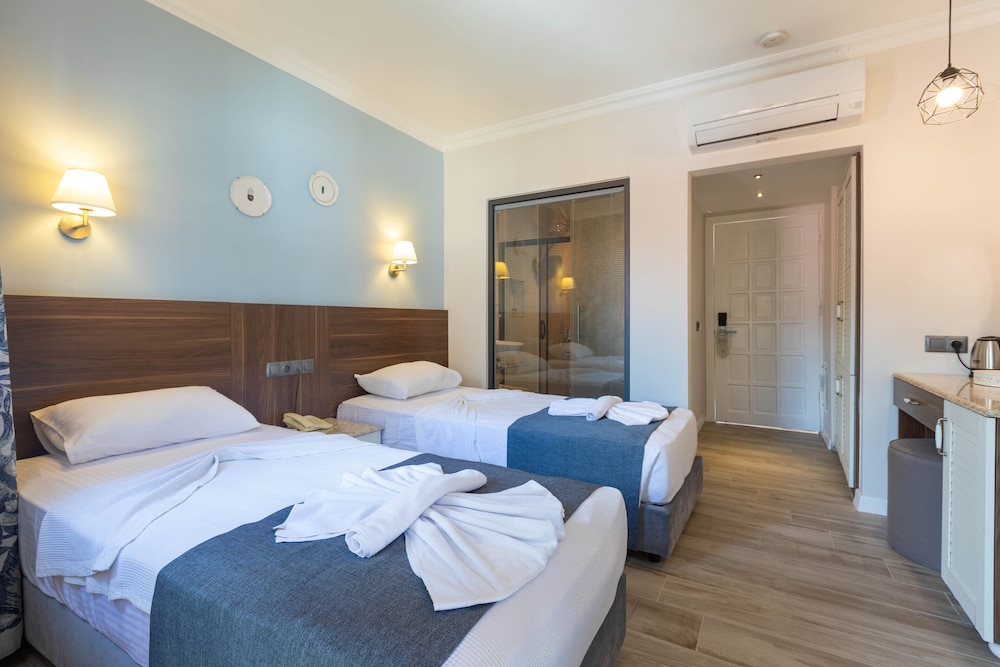 Bronze Hotel - Adults Only 9/32