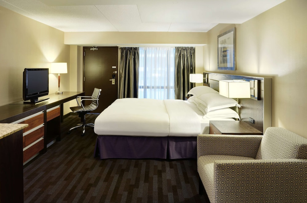 Hilton Winnipeg Airport Suites 12/65
