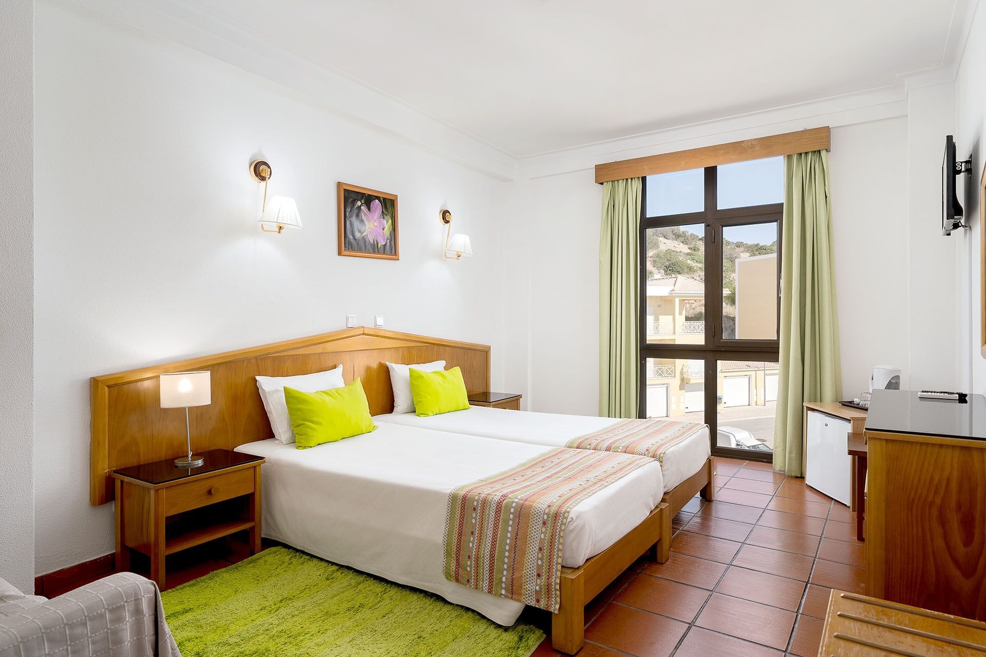ROOM, TWIN BEDS, WITH EXTRA BED