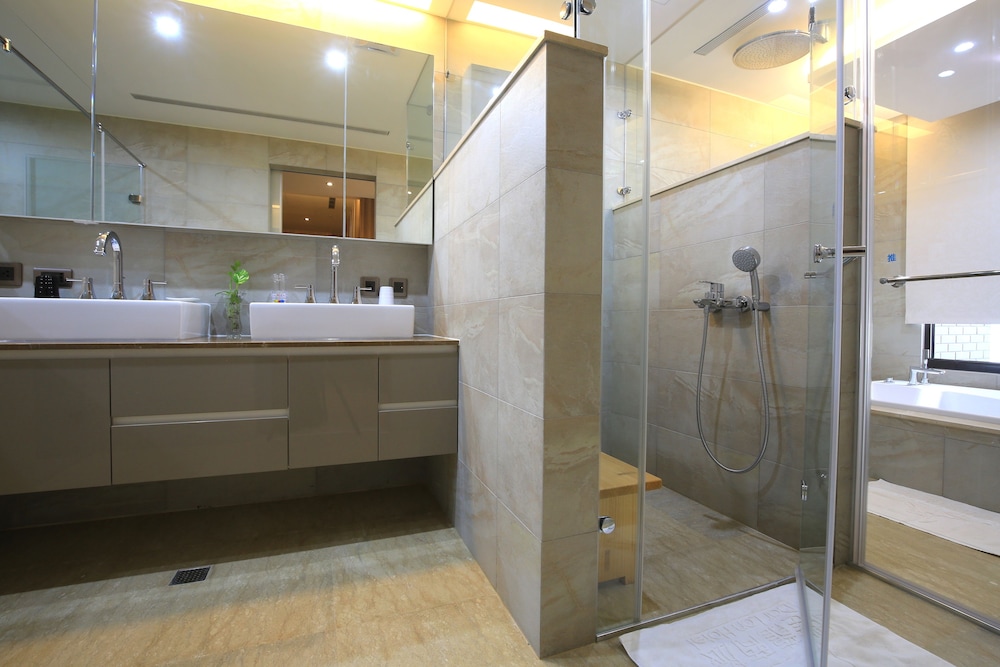 Dar Lon Hotel 44/50