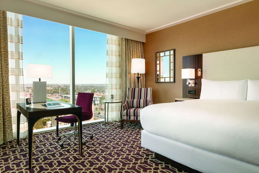 Fairmont Gold, Grand, Suite, King Bed, Sofa