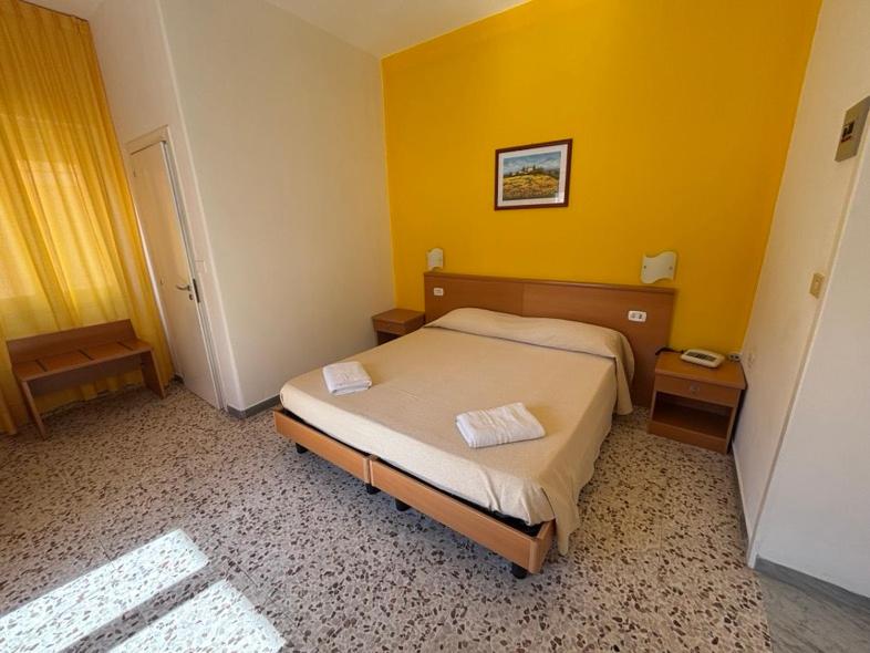 Room, Double or Twin Bed