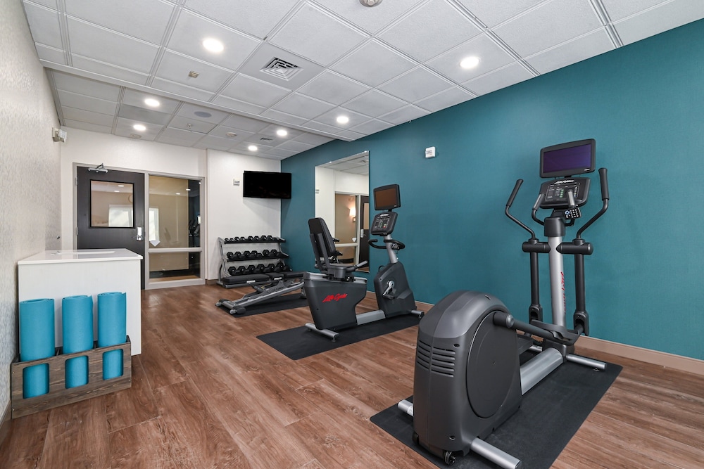 Holiday Inn Express Suites Charlotte Southeast Matthews 26/48