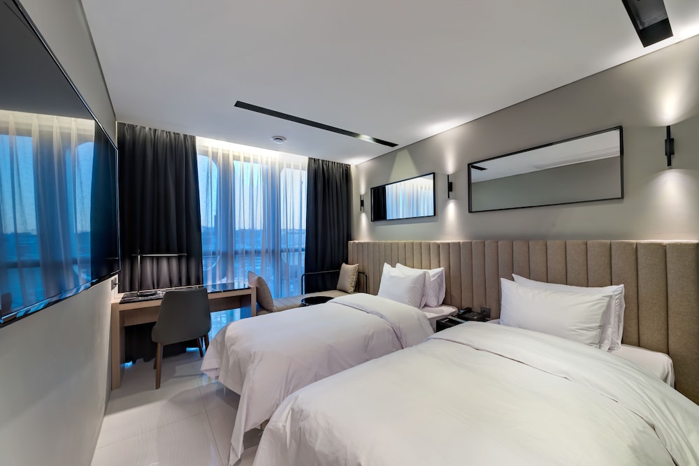 HOTEL THE DESIGNERS DDP 11/53