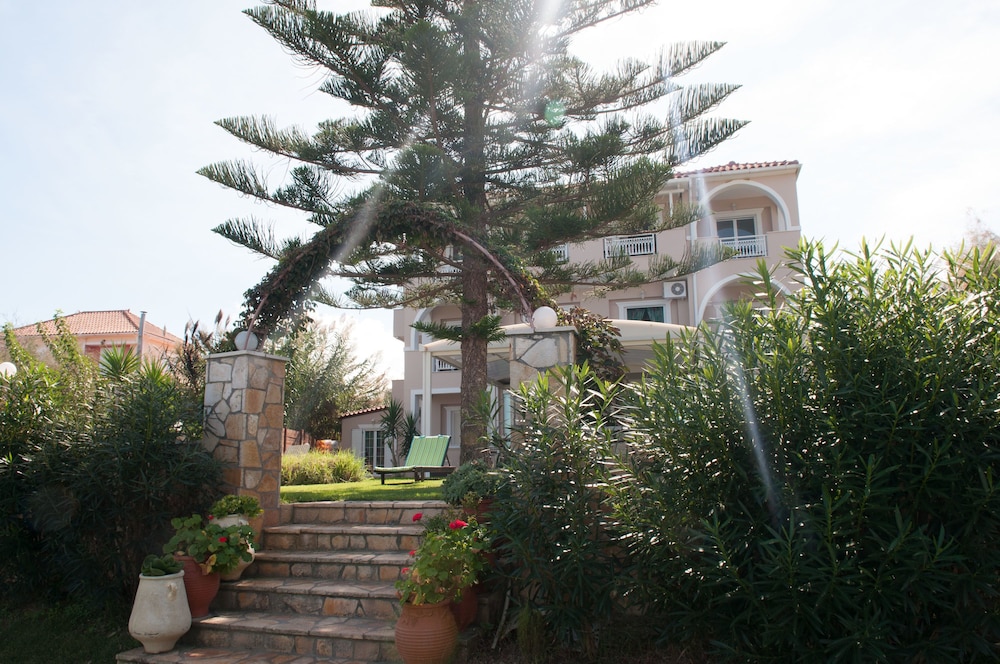 Stefania Apartments 37/44