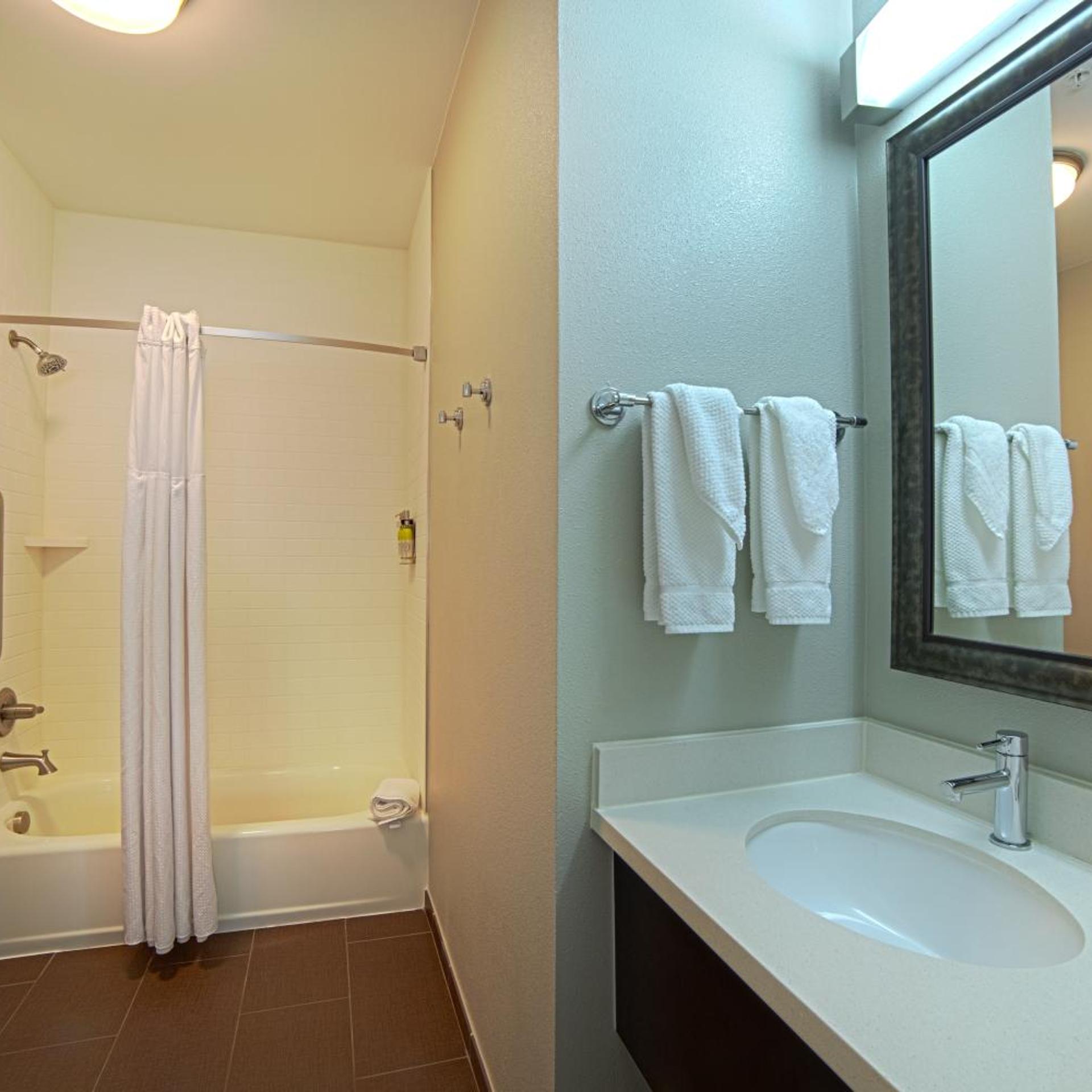2 Bedrooms, Suite, 2 Bathrooms, Accessible، Staybridge Suites Houston-Nasa/Clear Lake 5/10