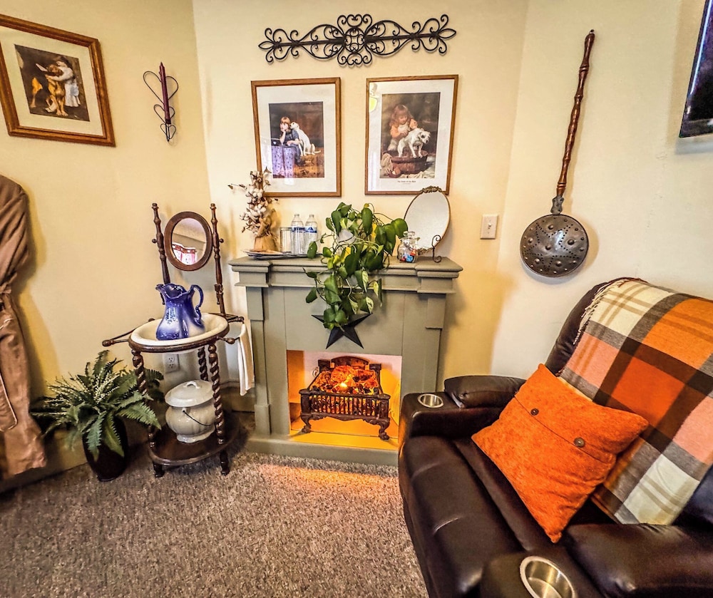 The Katherine Holle House 38/48