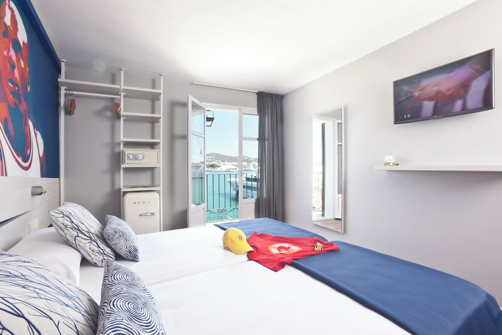 Hotel Ryans La Marina 22/69