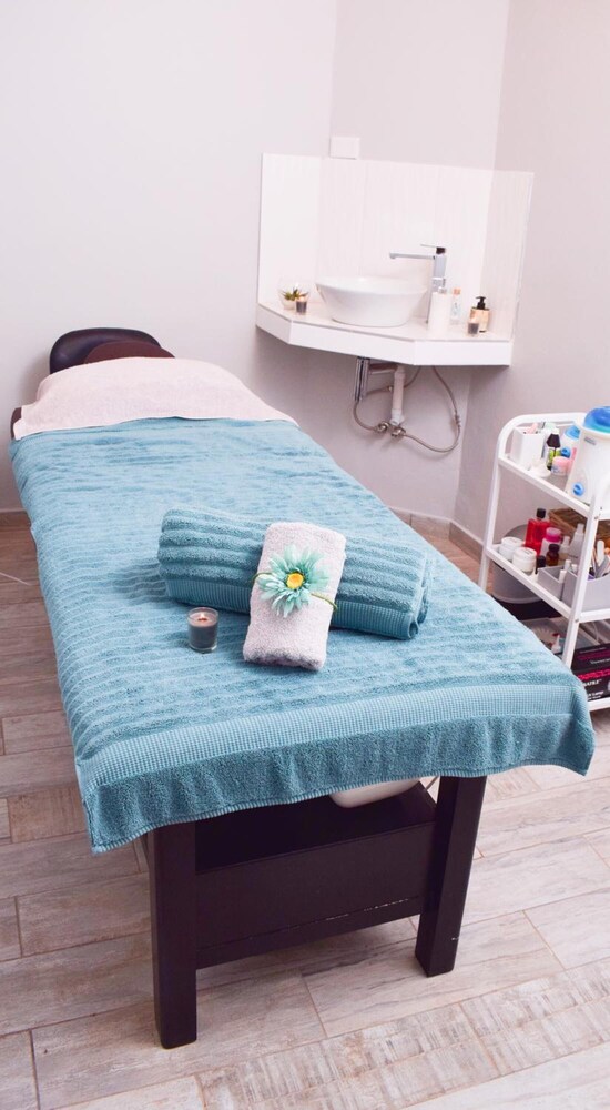 The Point Hotel Spa 24/62