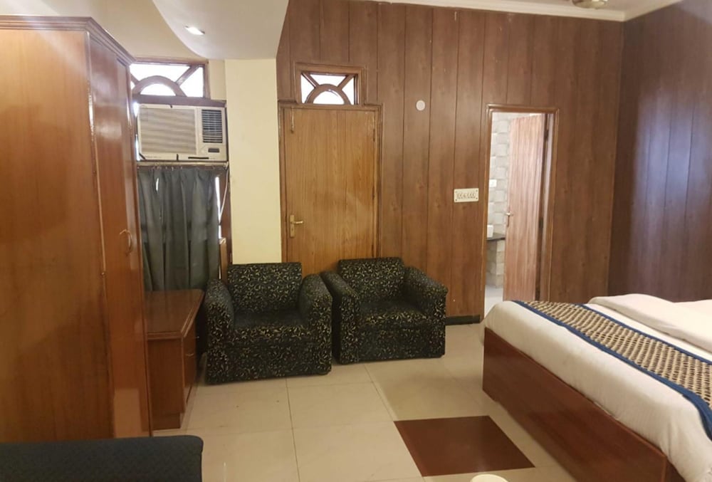 HOTEL DOON REGENCY 30/41