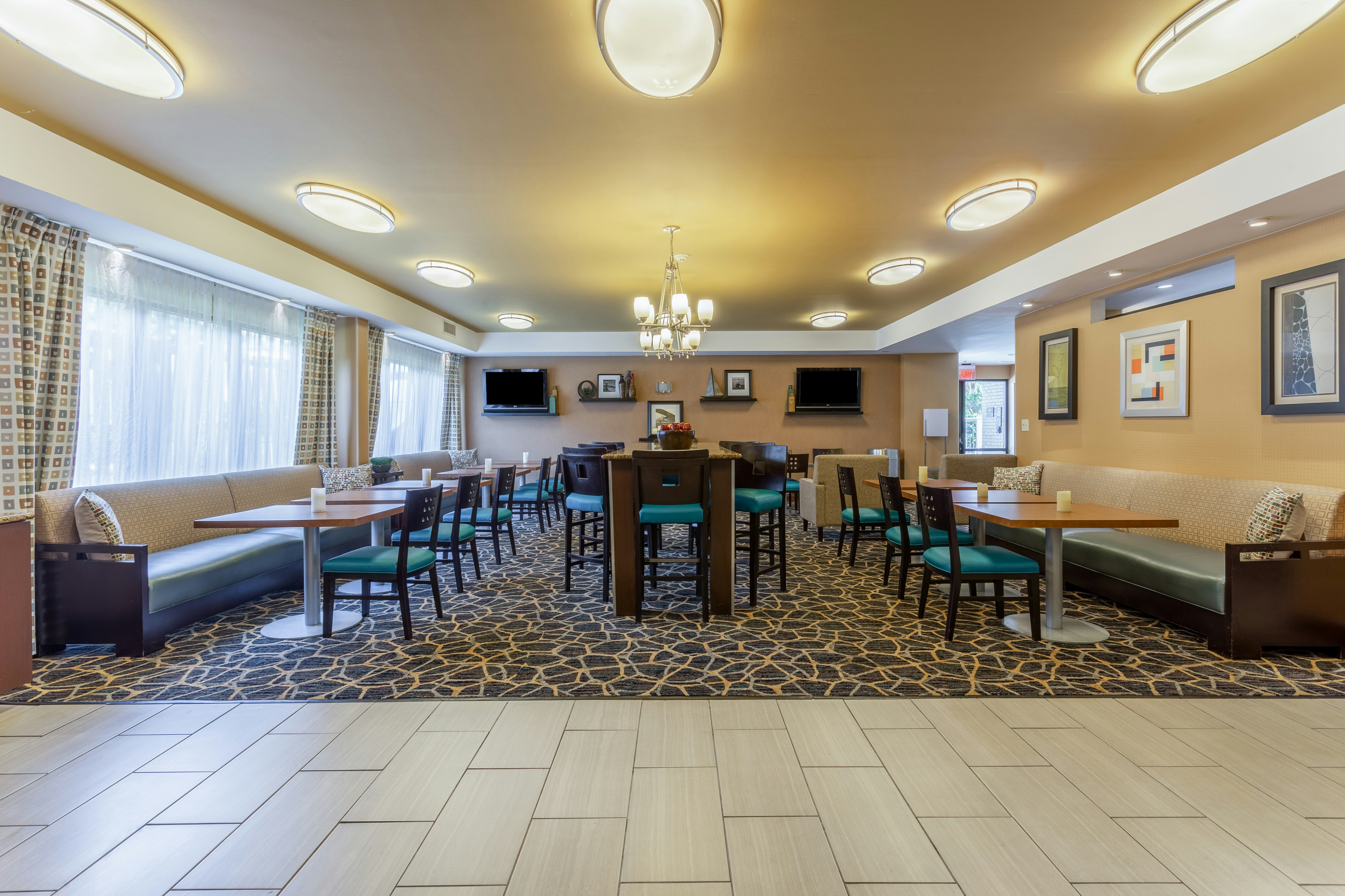 Hampton Inn Biloxi/Ocean Springs 18/24