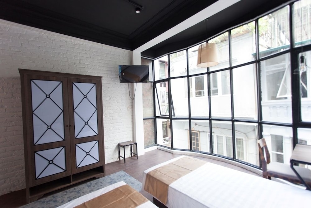 Luxury Backpackers 34/49