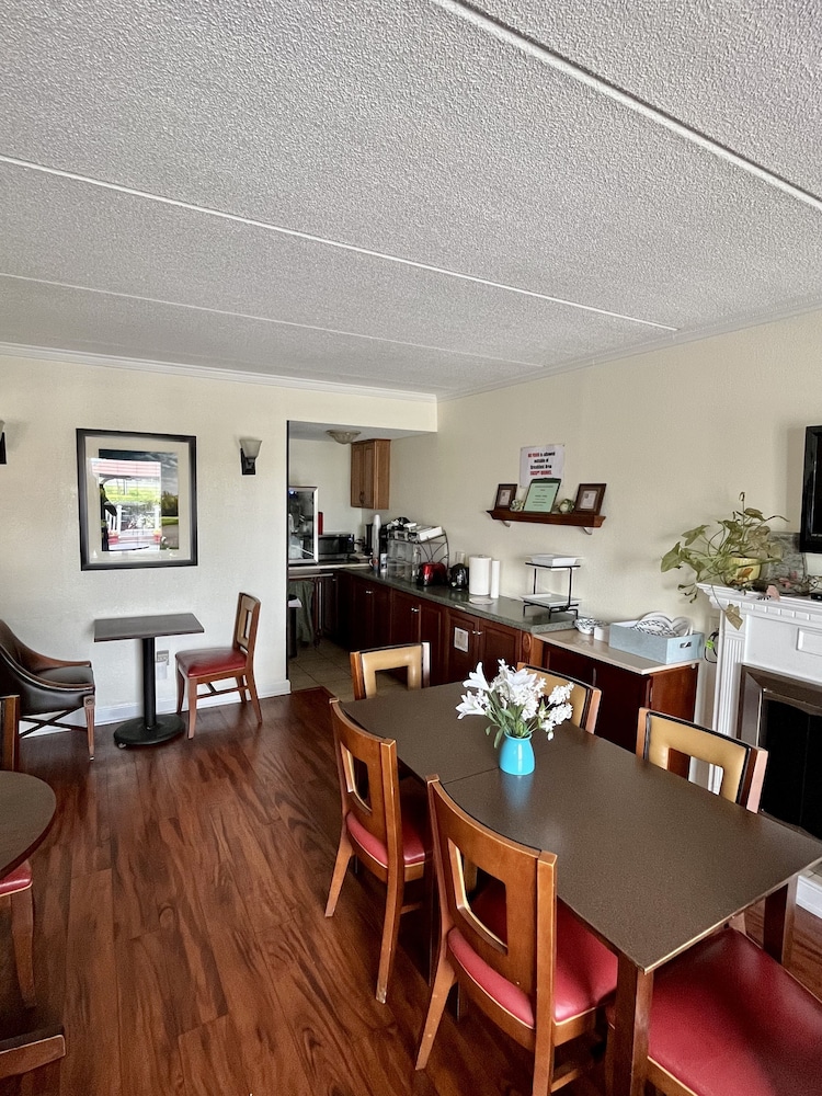 West Bank Inn 40/60