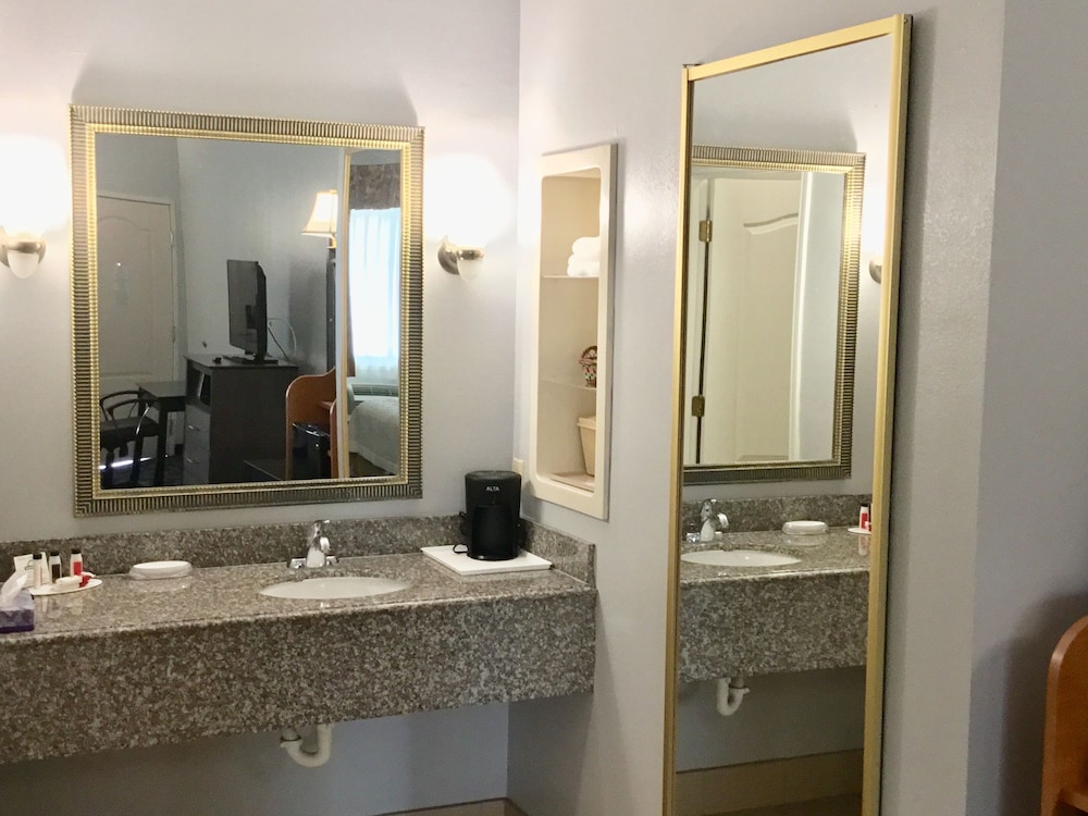 Days Inn By Wyndham Robstown 18/39
