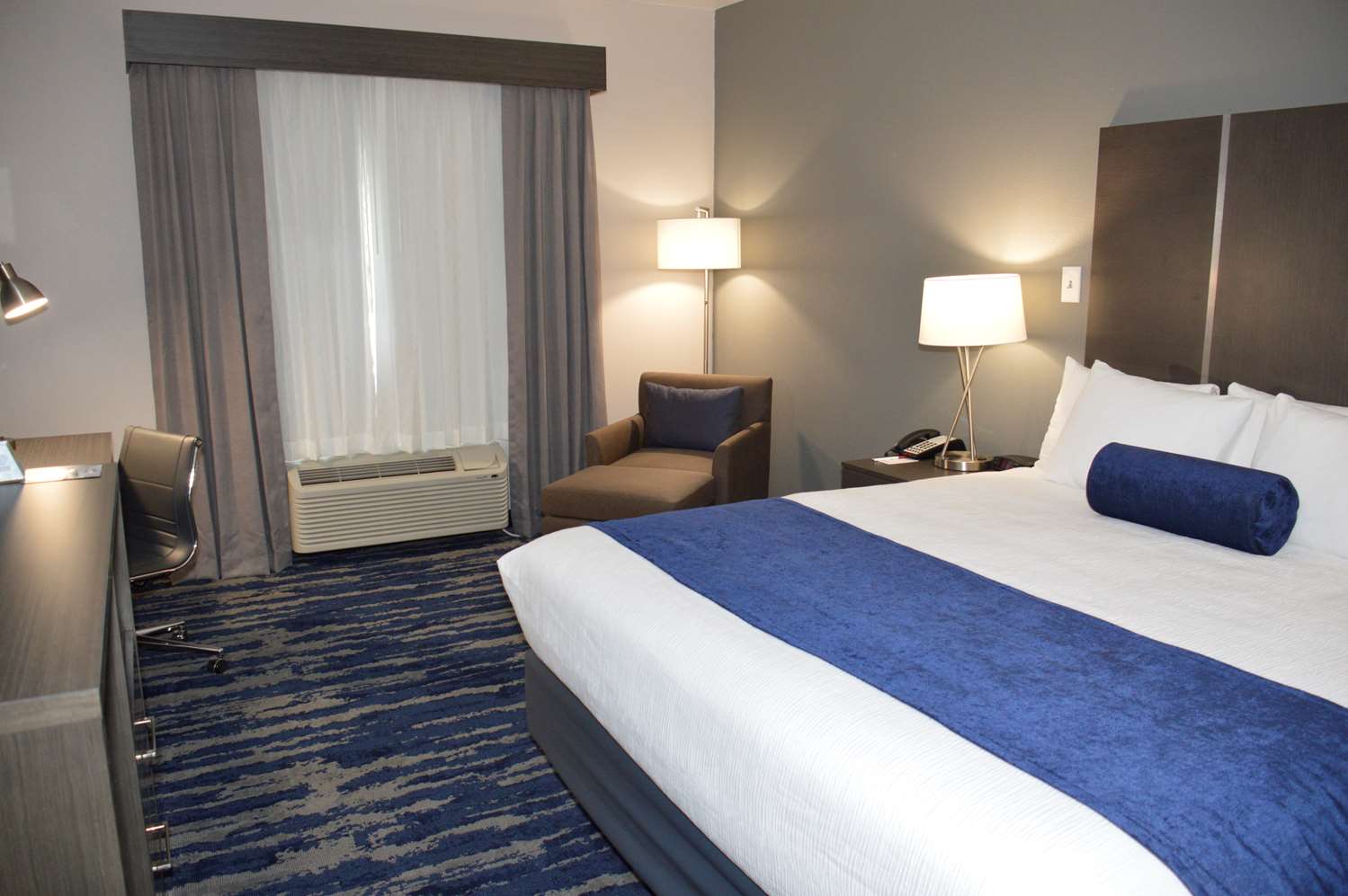Room, King Bed, Bathtub, Accessible