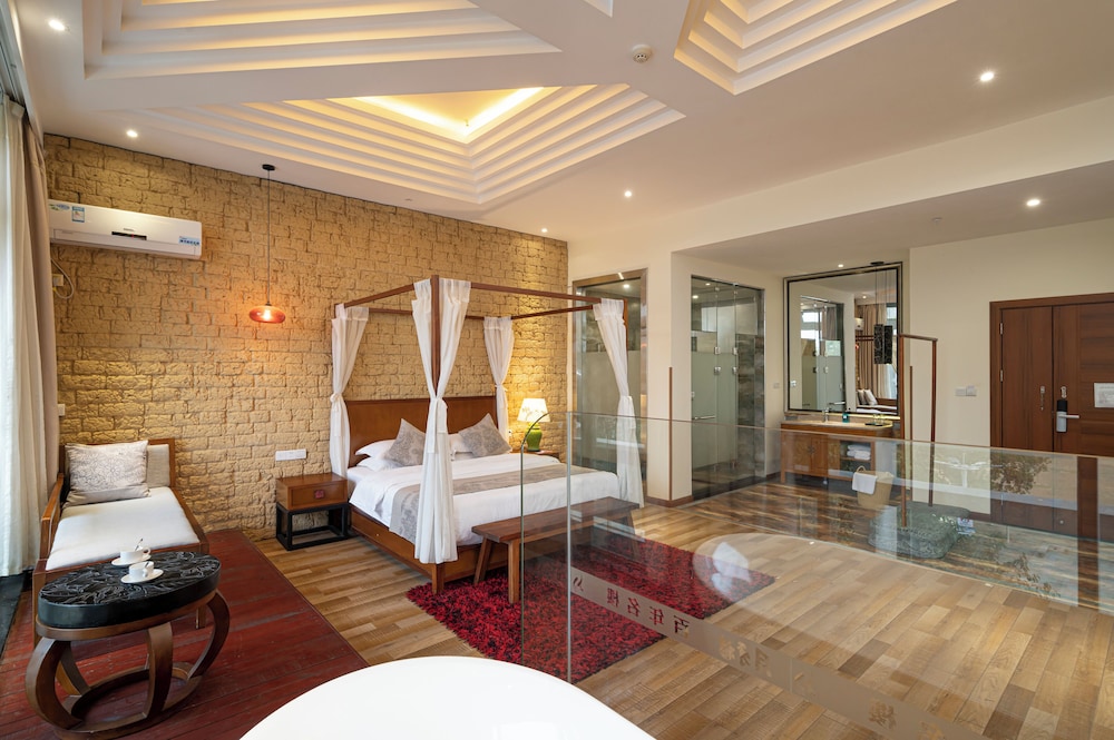 Guilin Crystal Crescent Moon Hotel 42/71