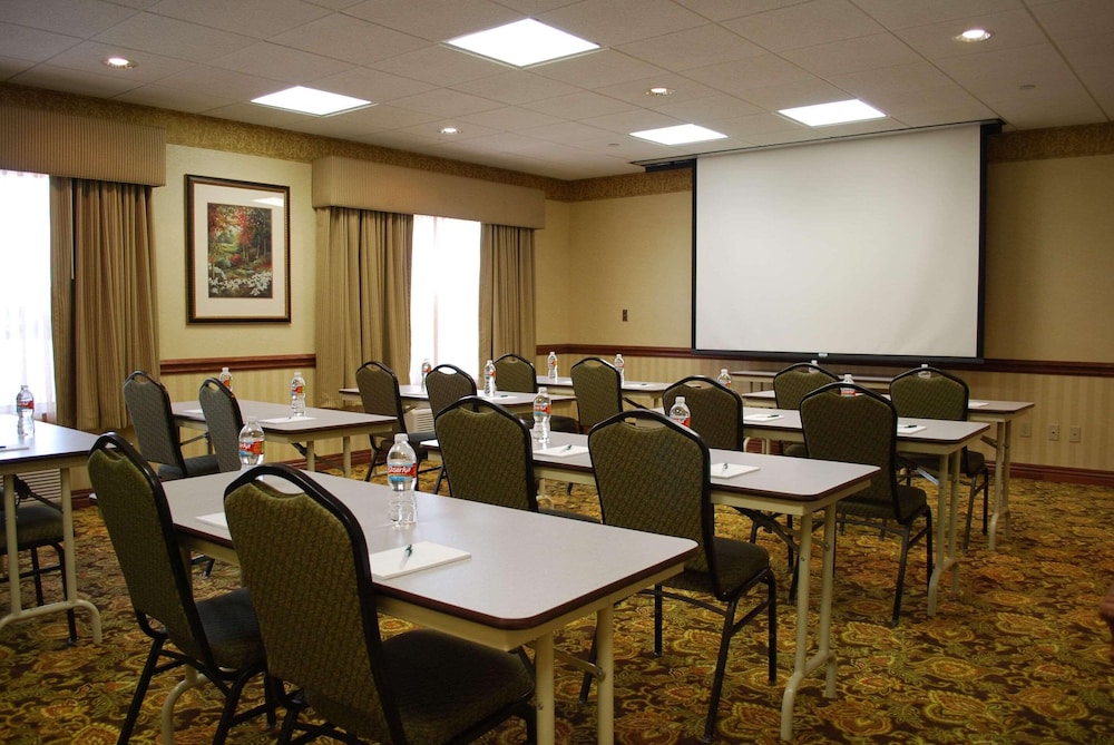 Country Inn & Suites by Radisson, Bentonville South - Rogers, AR 32/33