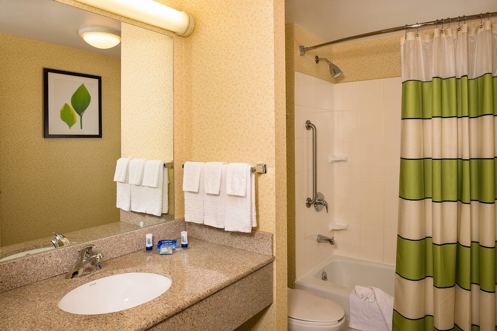 Fairfield Inn by Marriott New York LaGuardia Airport/Flushing 35/37