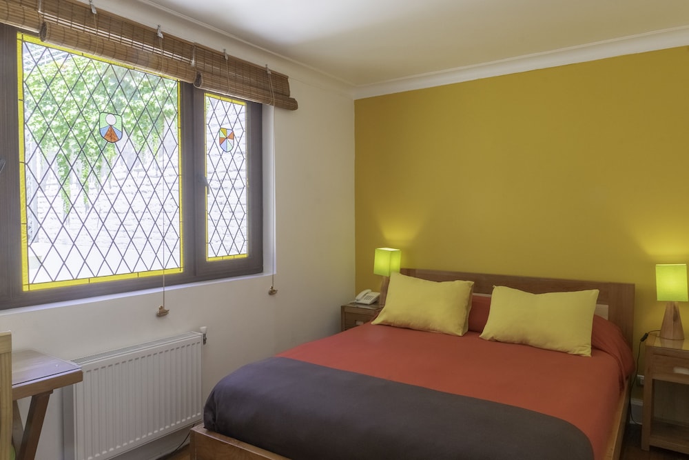 ROOM, DOUBLE BED