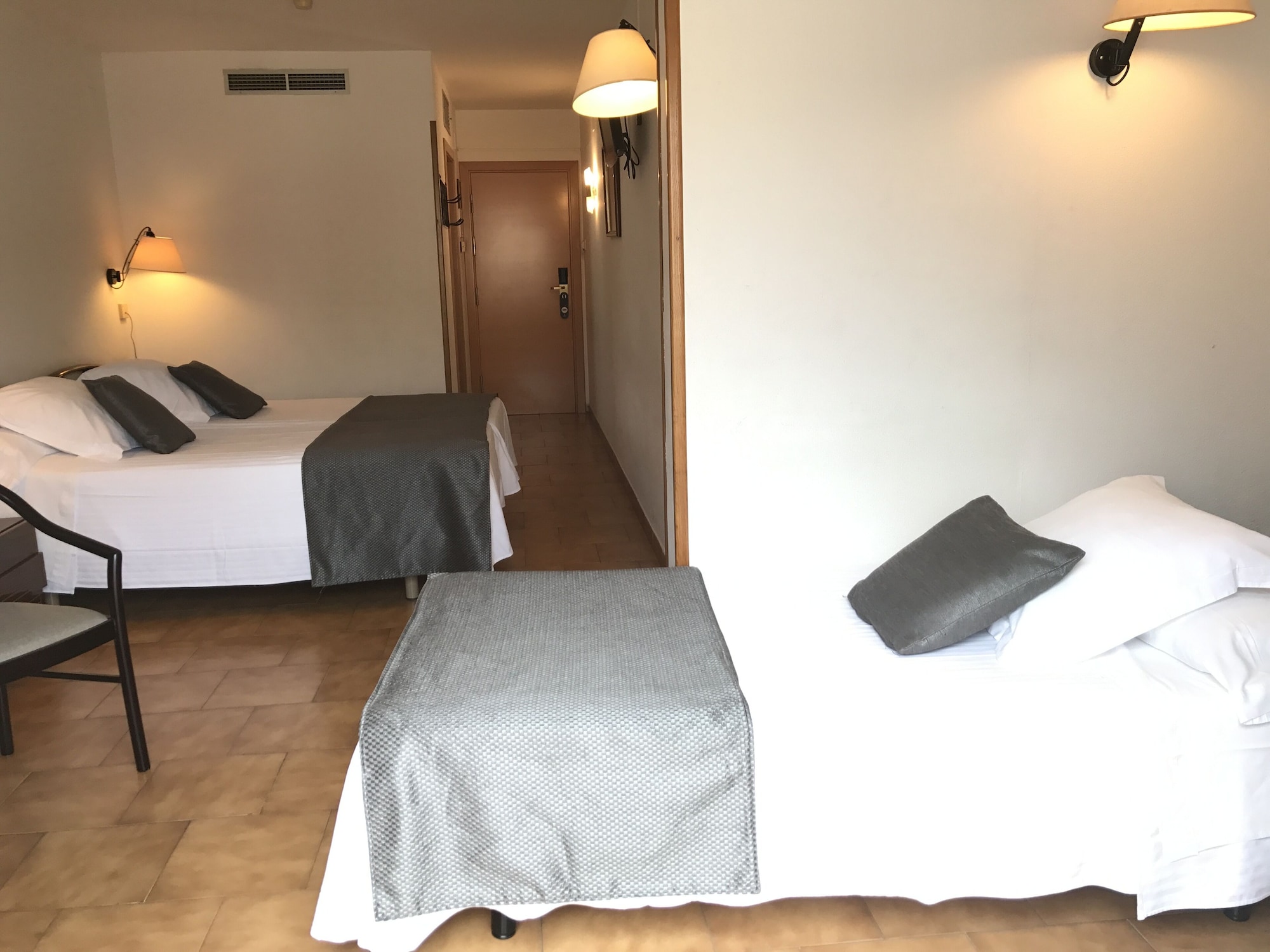Room, Triple, 3 Beds, Balneari Termes Victoria 2/4