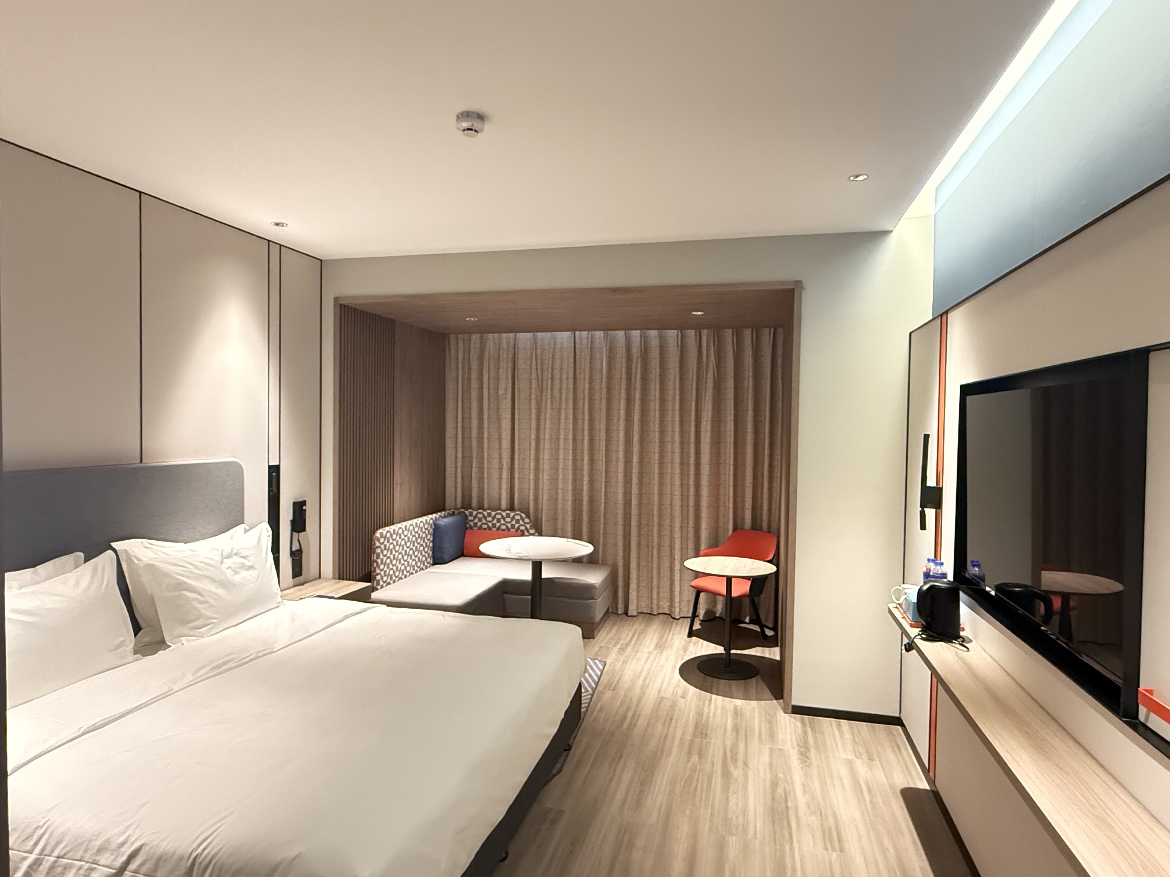 Room, King Bed, Standard Building 2