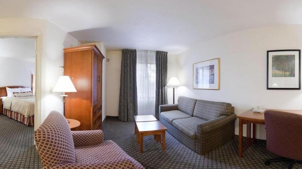 Staybridge Allentown Bethlehem Airport Suites 27/69