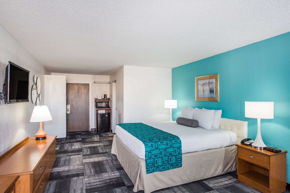 Howard Johnson By Wyndham Winter Haven Fl 8/22