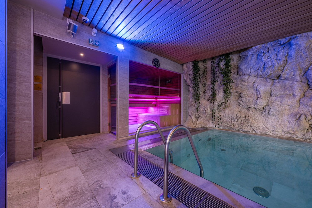 Hotel B55 17/45