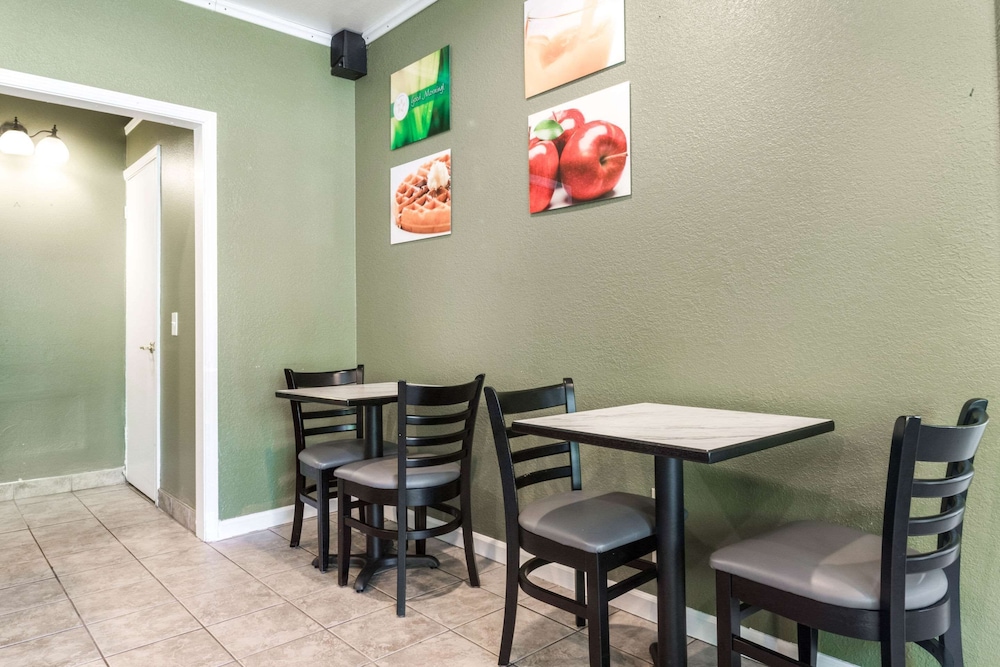 Quality Inn & Suites Bainbridge Island 38/62
