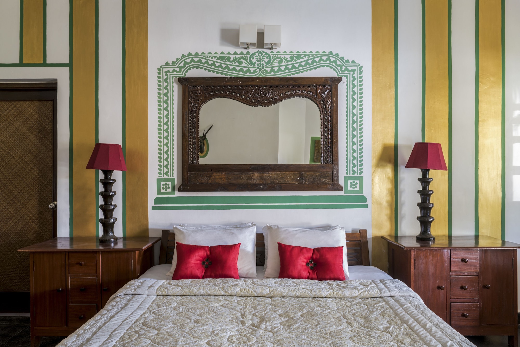 Star, House, Queen Bed