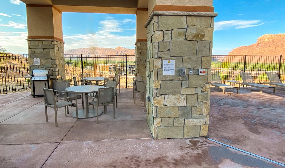 My Place Hotel-Moab 24/42