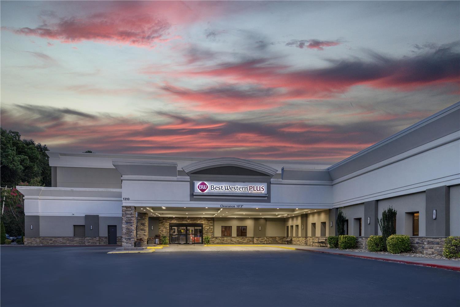 Best Western Plus Clemson Hotel & Conference Center 2/46