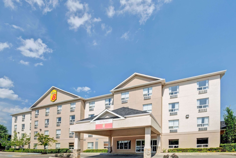 Super 8 by Wyndham Barrie South 2/45