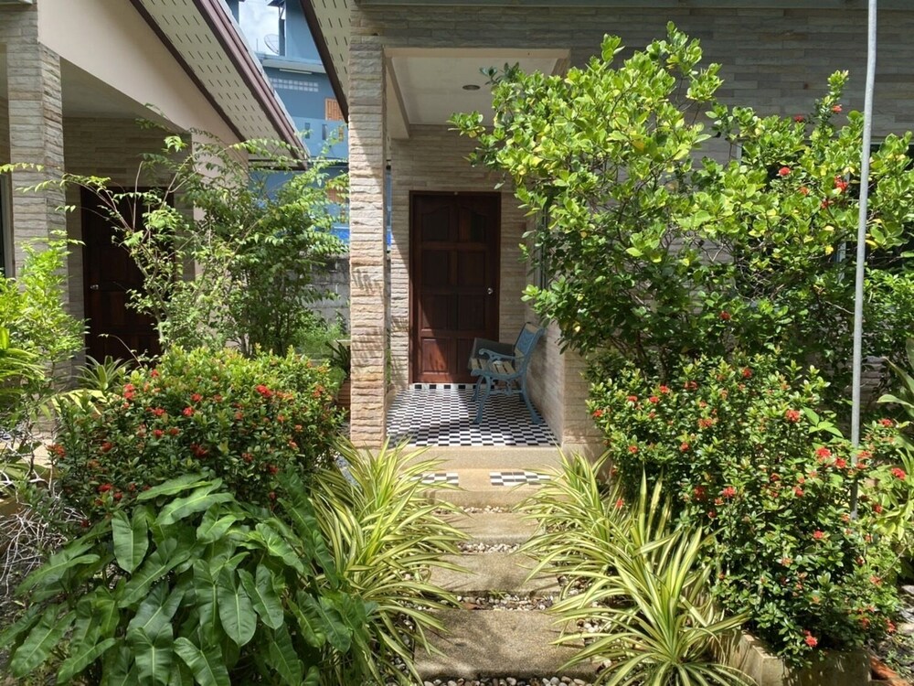 Canal Resort 61/69