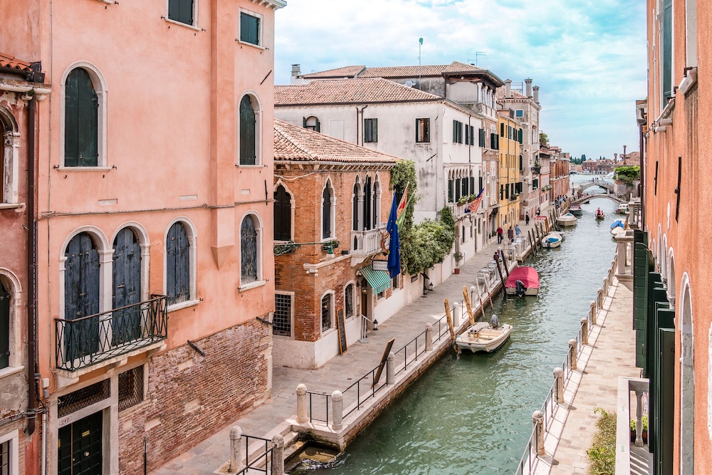 Venezia Spirito Santo Canal View 44/50