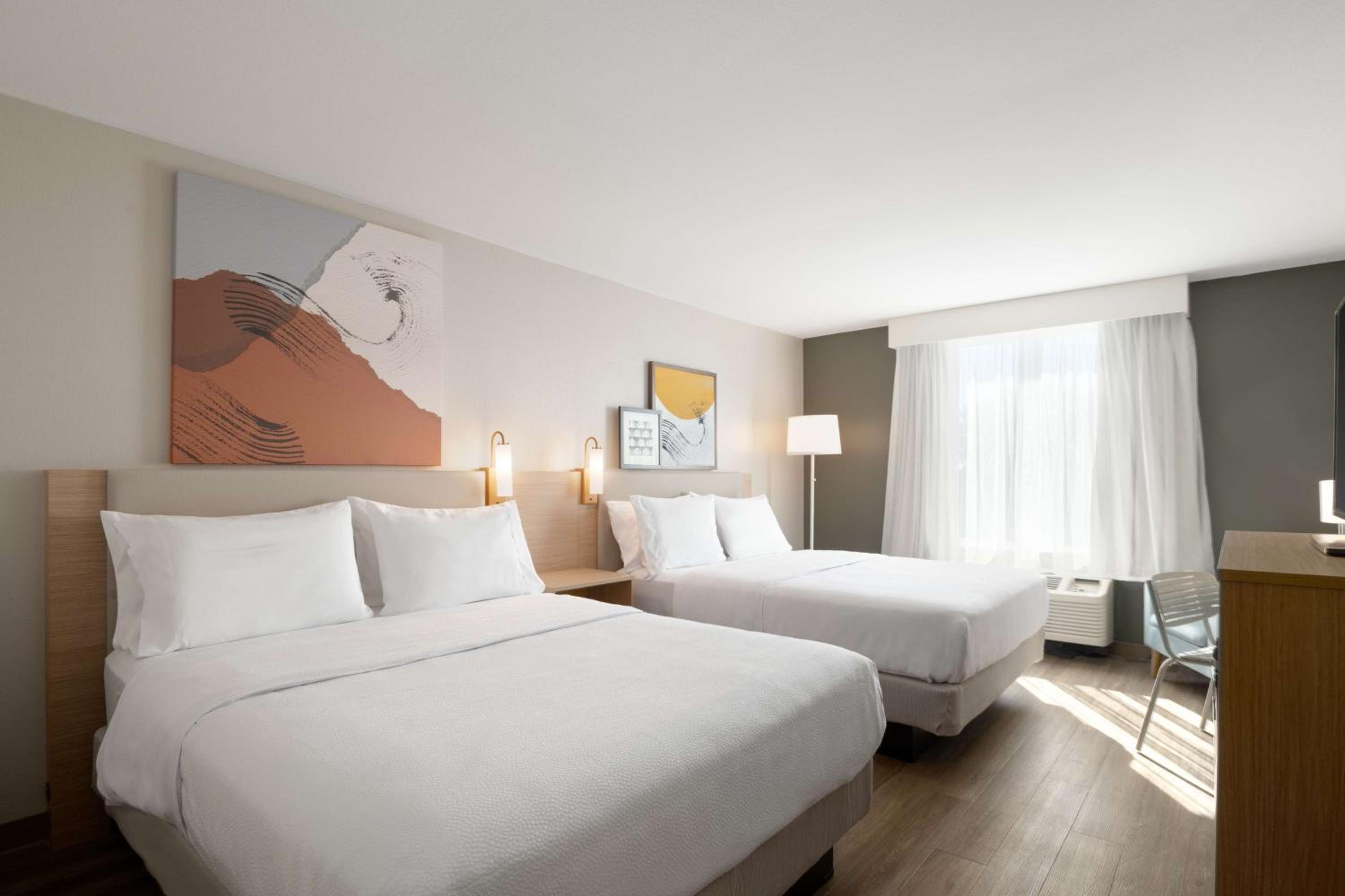 1 BEDROOM, SUITE, 2 QUEEN BEDS, SOFA