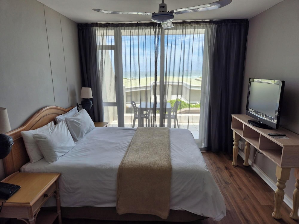 استوديو بسرير كوين، Dolphin Beach Hotel 4/9